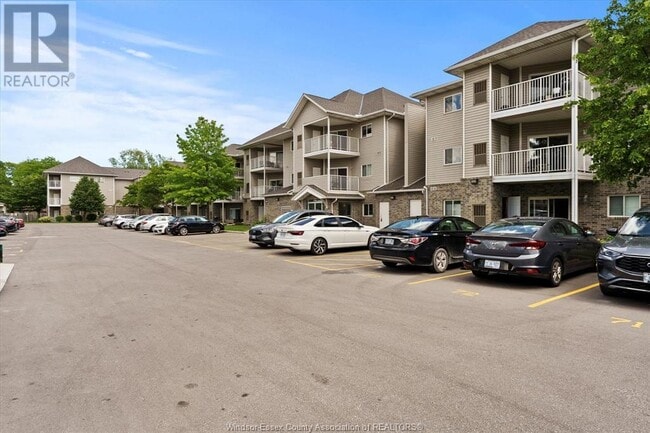 Building Photo - 1390 Lauzon Rd