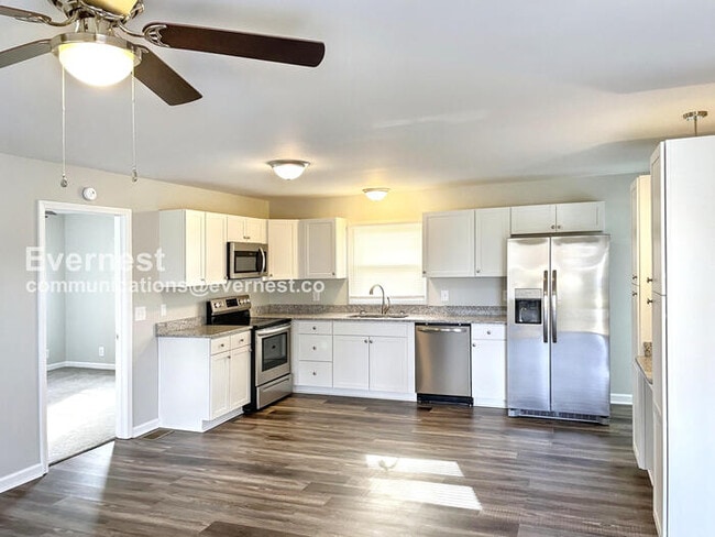 Building Photo - 1003 Oleander Dr