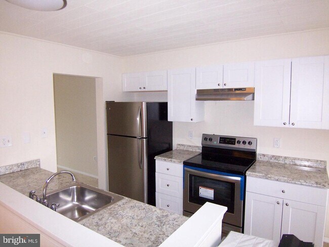 Foto del edificio - 18 Helmsman Ct