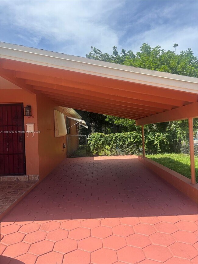 Foto del edificio - 1245 NW 186th St