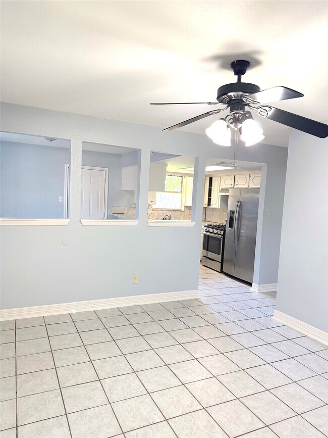 Foto del edificio - 954 Crestbrook Dr