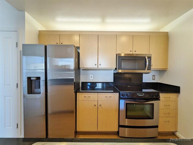Building Photo - 140 S Van Ness Ave