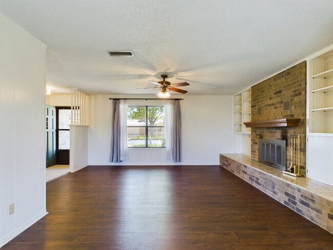 Foto del edificio - Generous 3-Bed, 2-Bath Home in Fredericksb...