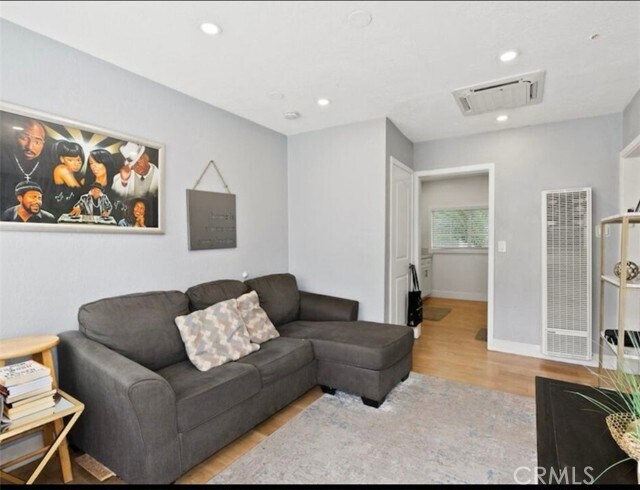 Foto del edificio - 9816 S Hoover St