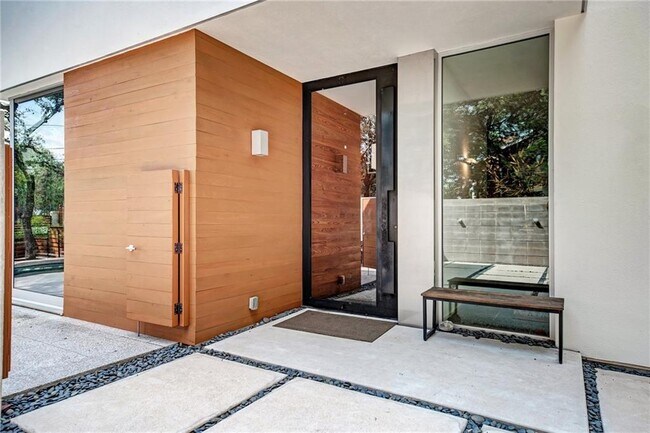 Foto del edificio - 2505 Stratford Dr