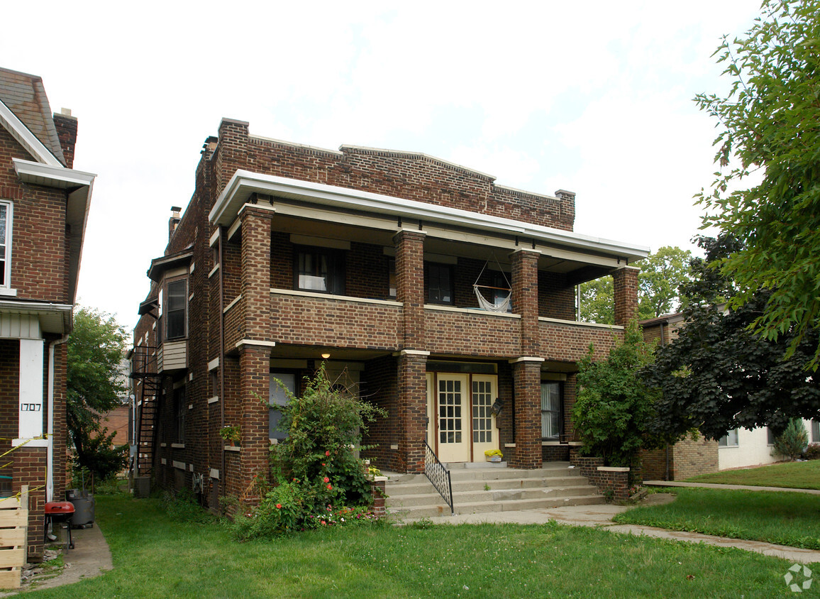 Primary Photo - 1709-1713 Summit St