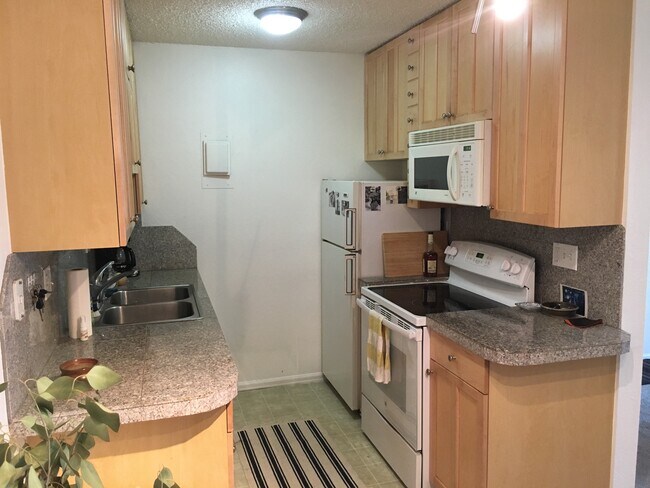 Building Photo - 3250 Oneal Cir