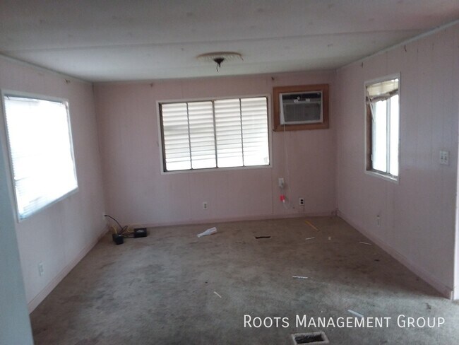 Building Photo - Handyman Special - Free House