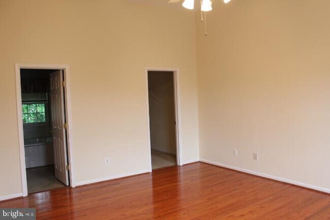 Foto del edificio - 80 Chadwick Dr