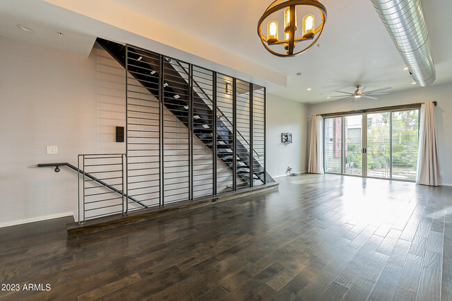 Building Photo - 529 E Ames Pl