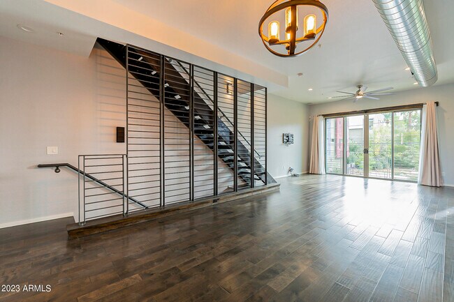 Foto del edificio - 529 E Ames Pl