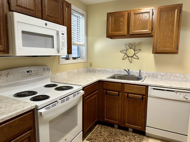 Kitchen - 56 Heritage Condo Way