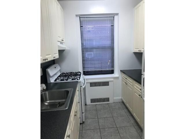 Foto del edificio - 83-40 Parsons Blvd