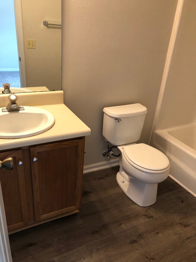 Building Photo - 804 N Woodward Ave Unit B