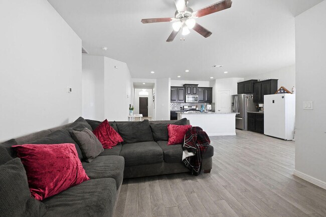 Foto del edificio - 8401 E County Rd 114
