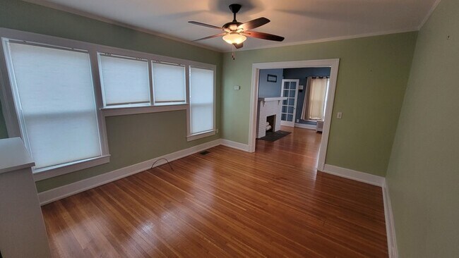 Building Photo - 2436 Boulevard Napoleon