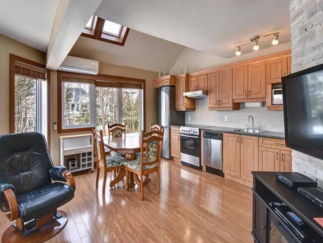 Photo du bâtiment - 137 Chem. au Pied de la Montagne