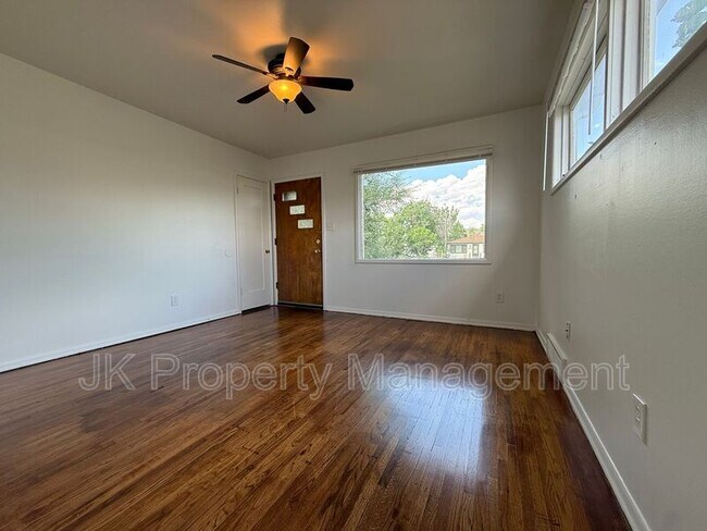 Foto del edificio - 1216 5th Ave NW