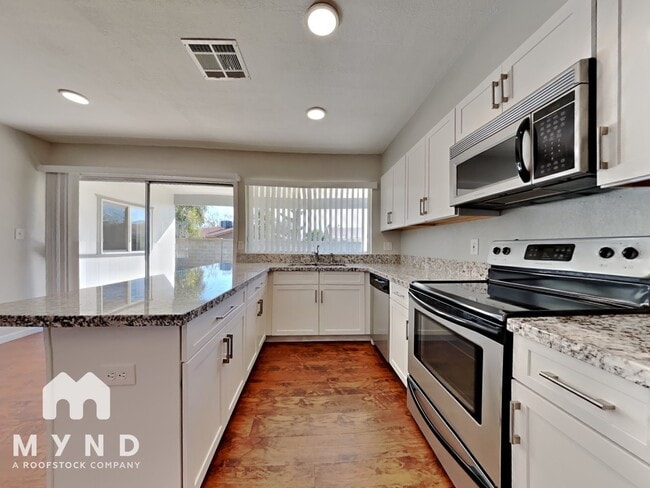 Building Photo - 725 W Utopia Rd