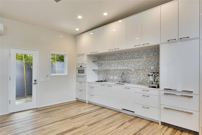 Foto del edificio - 1515 Bluebonnet Ln