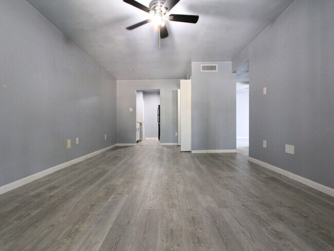 Foto del edificio - 260 El Dorado Blvd