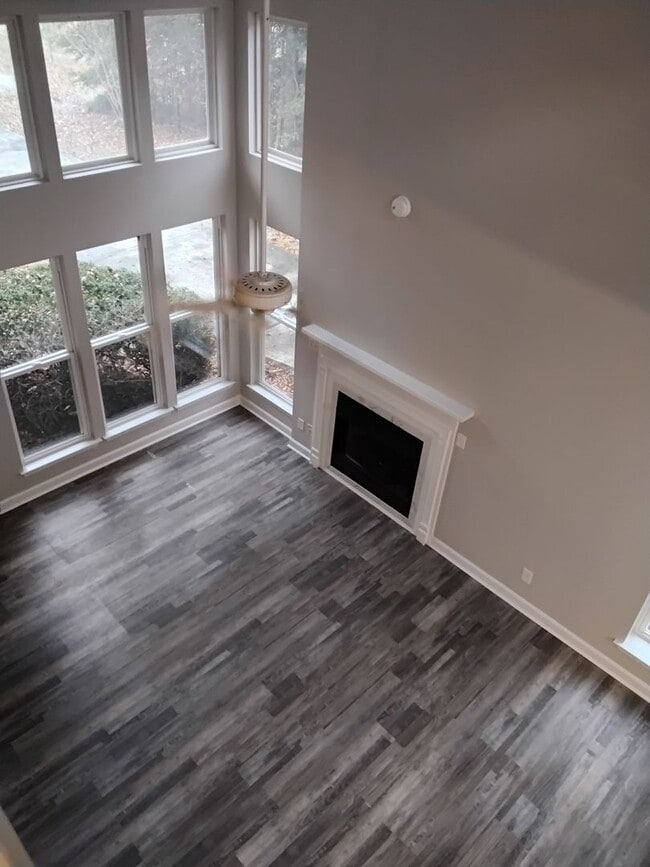 Building Photo - Beautiful home located in Hubert