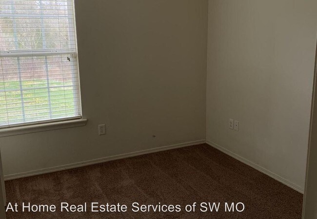 Building Photo - 105 Garden Cir