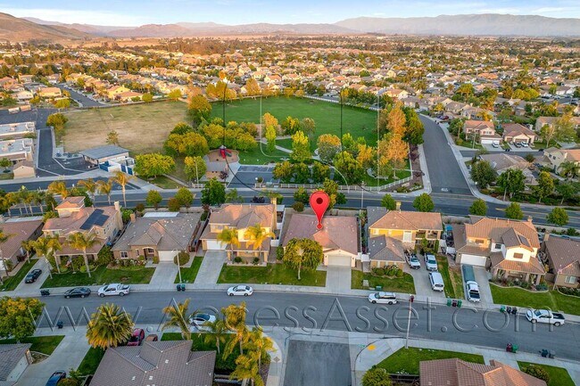 Foto del edificio - Beautiful 4 Bed/3 Bath Home In Winchester!