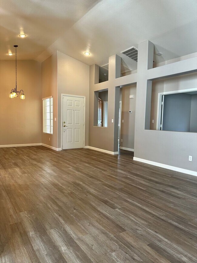 Building Photo - Single Story Home with CASITA in Green Val...