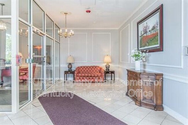 Building Photo - 2121 Nicholasville Rd