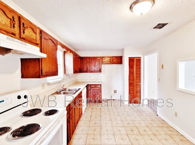 Building Photo - 8371 Cross Timbers Dr E