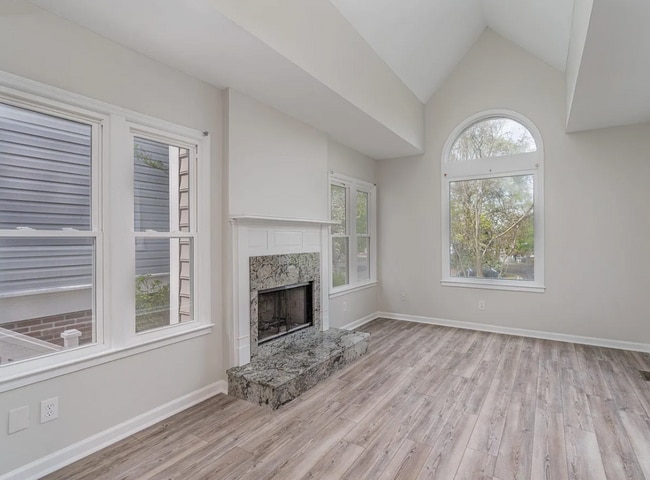 Building Photo - Gorgeous Renovated Home with Modern Finishes & Gated Community Amenities