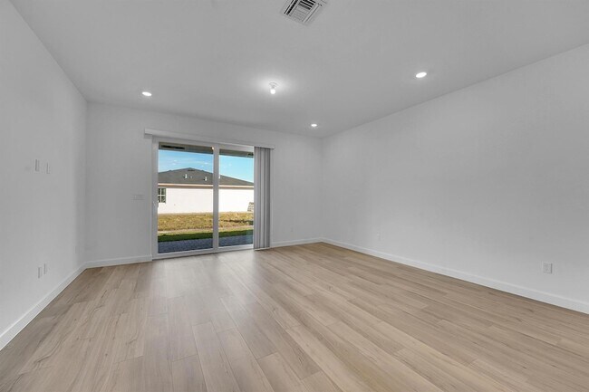 Foto del edificio - 6436 Seabright Ter