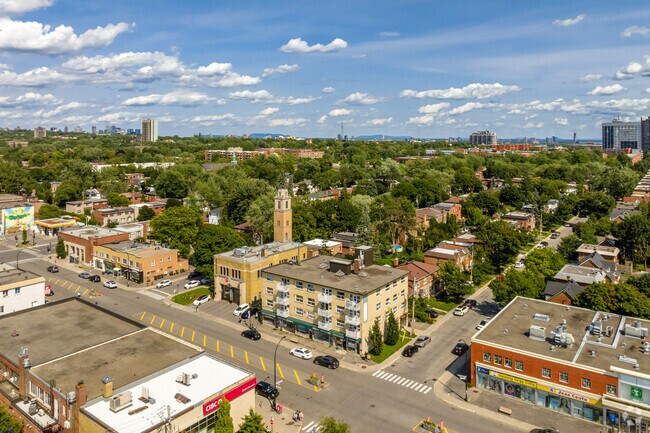 Aerial Photo - 6550-6592 Av Somerled