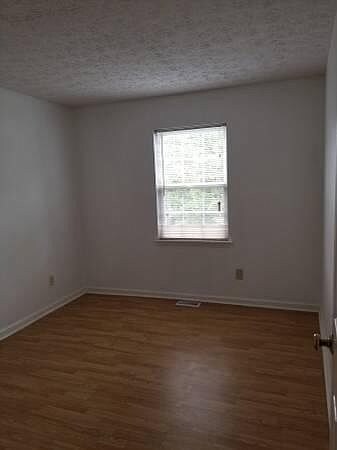 Foto del edificio - Room in Single Family Home on Renyard Ct