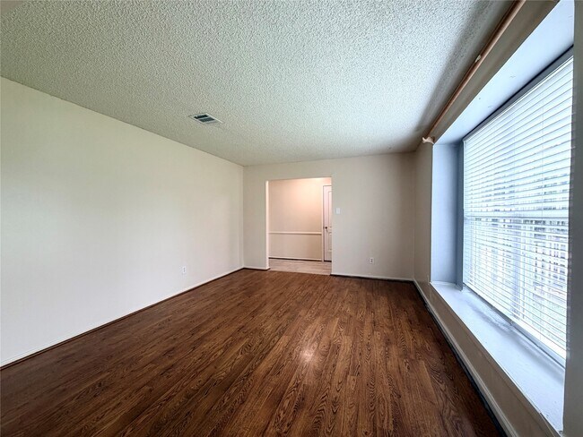 Building Photo - 7303 Shiner Ln