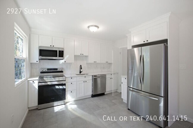 Building Photo - 2927 Sunset Ln