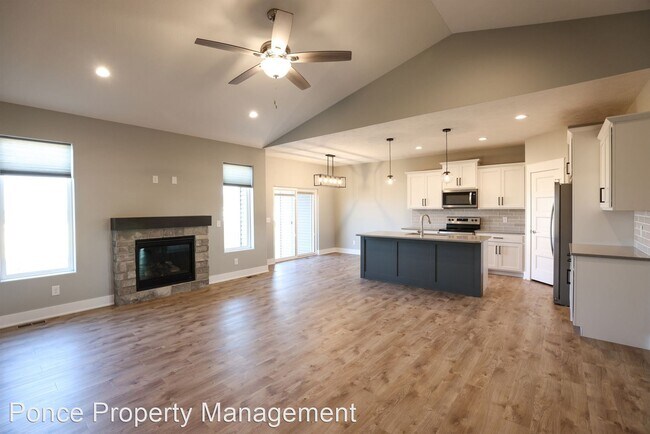 Foto del edificio - 4 br, 3 bath House - 8631 S 78th