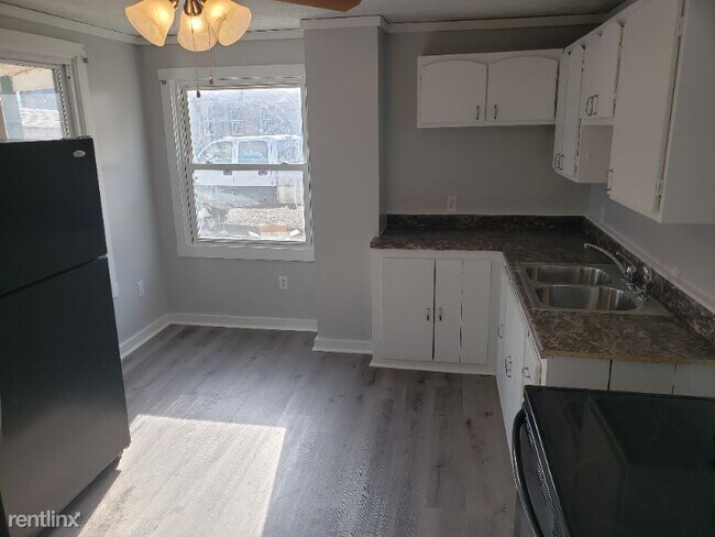 Building Photo - 2 br, 1 bath House - 1124 5th Avenue
