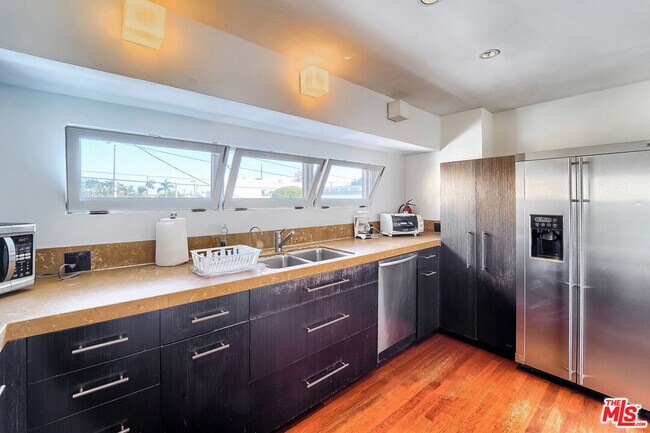 Foto del edificio - 109 Dudley Ave