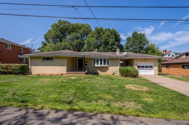 Building Photo - SPACIOUS 3 BEDROOM RANCH WITH FINISHED BAS...