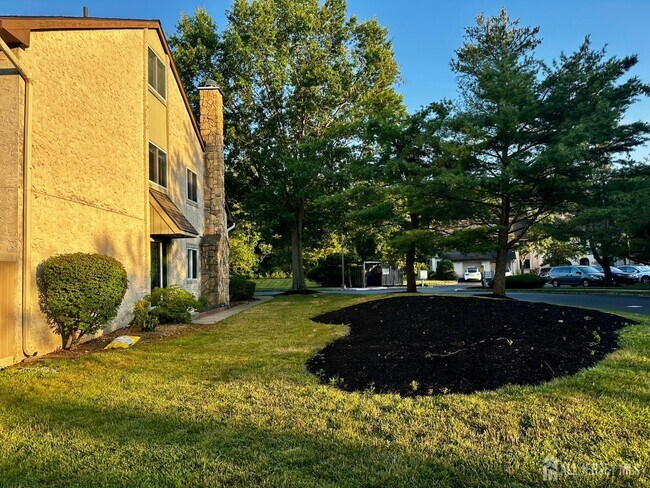 Building Photo - 99 Thoreau Dr