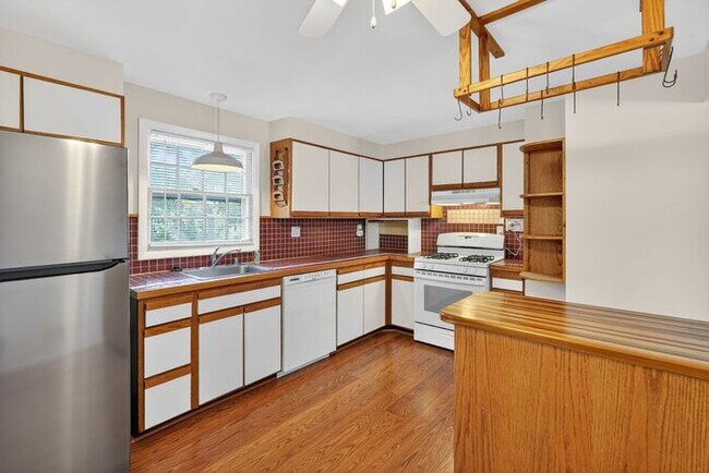 Foto del edificio - 4613 Harwich Dr