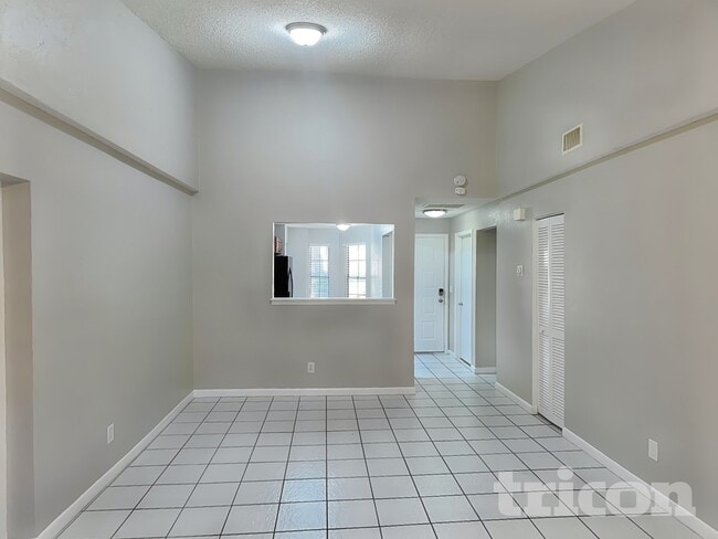 Building Photo - 835 Stonybrook Cir