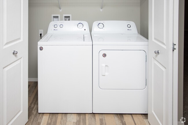 3BR, 2BA - 1,154 - 1,263SF - Sawyer Pointe