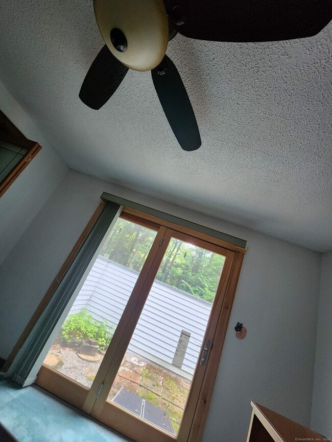 Foto del edificio - 192 Laurel Hill Dr