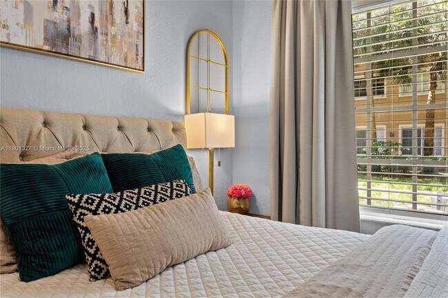 Foto del edificio - 2544 Centergate Dr