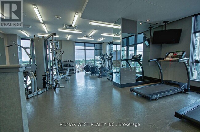 Photo du bâtiment - 501-501 St Clair Ave W