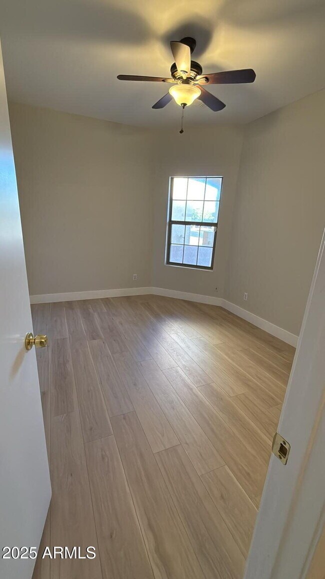 Foto del edificio - 7042 W Mercer Ln