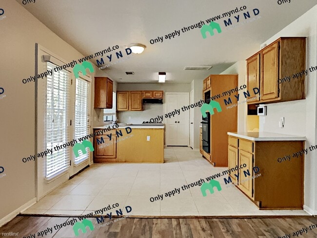 Building Photo - 4 br, 2.5 bath House - 134 Hidden Lake Dr